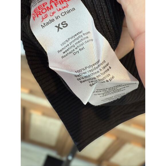 NWT Pretty Little Thing Ring Front Cut Out Long Sleeve Knit Top Black Womens XS - Picture 3 of 12